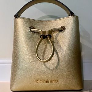 Michael kors gold bucket bag